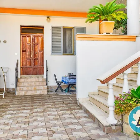 Di Vincenzo A Due Passi Dal Mare *